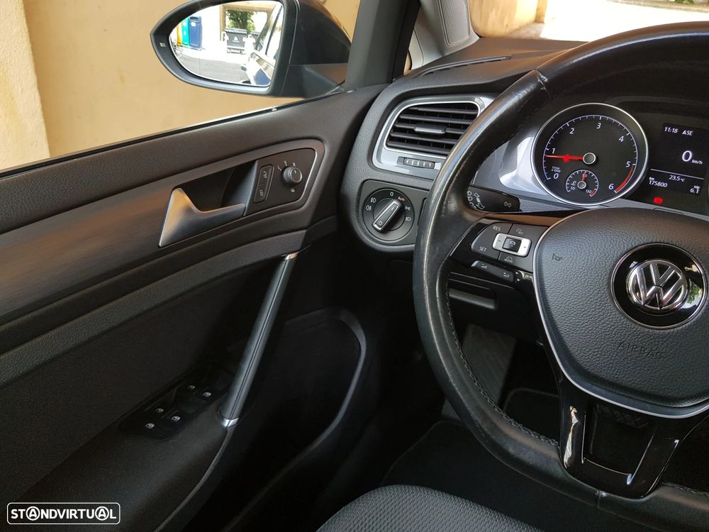 VW Golf Variant 1.6 TDi Confortline DSG - 26
