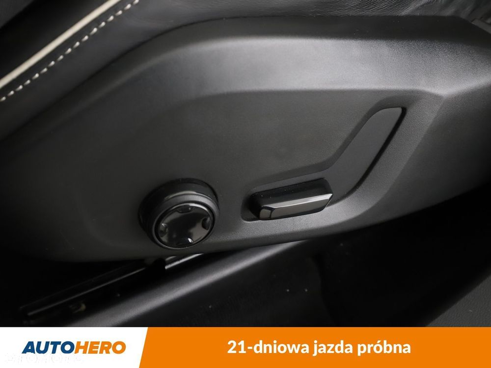Volvo XC 60 D4 R-Design - 36