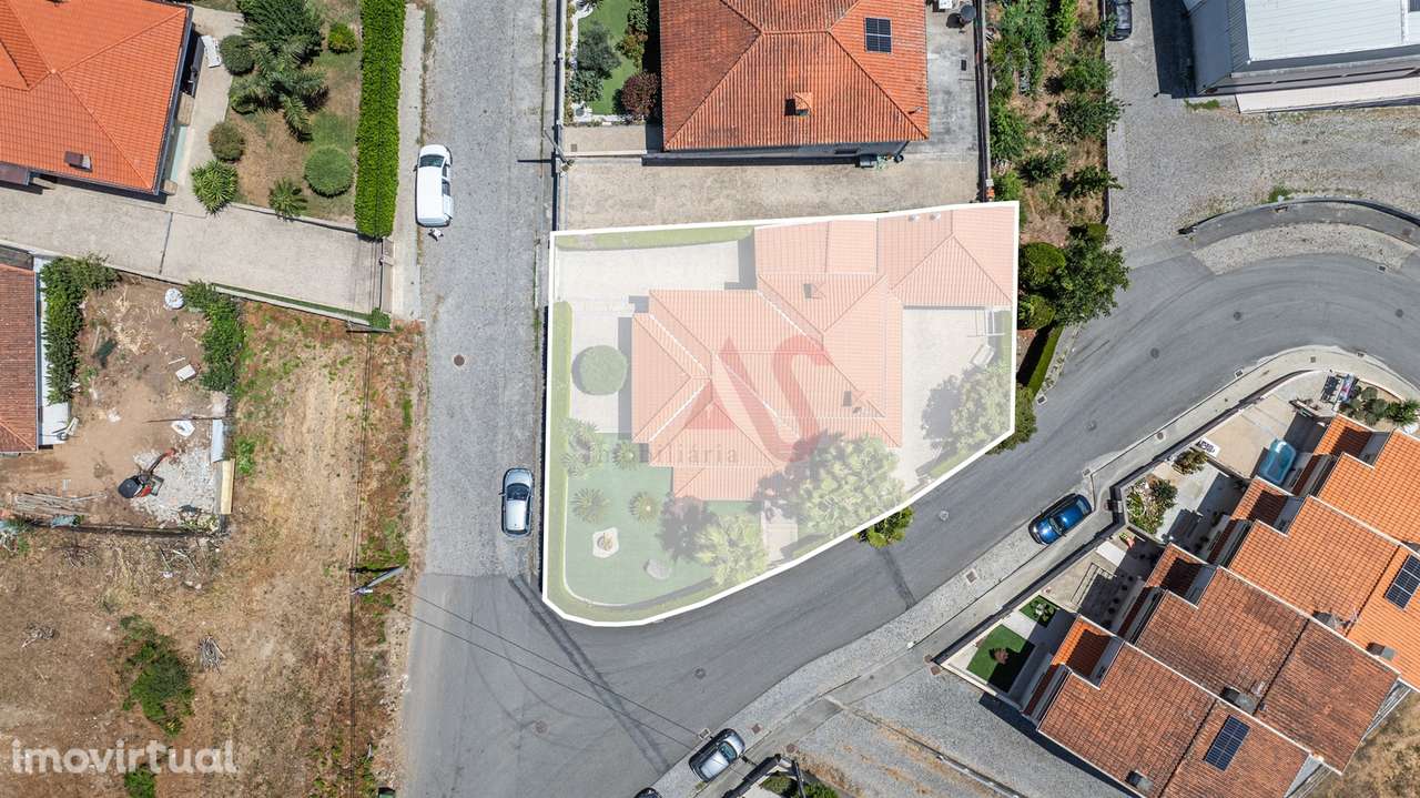 Moradia T3 de Luxo com Jardim e Espaço Exterior em Idães, Felgueiras - Grande imagem: 2/38