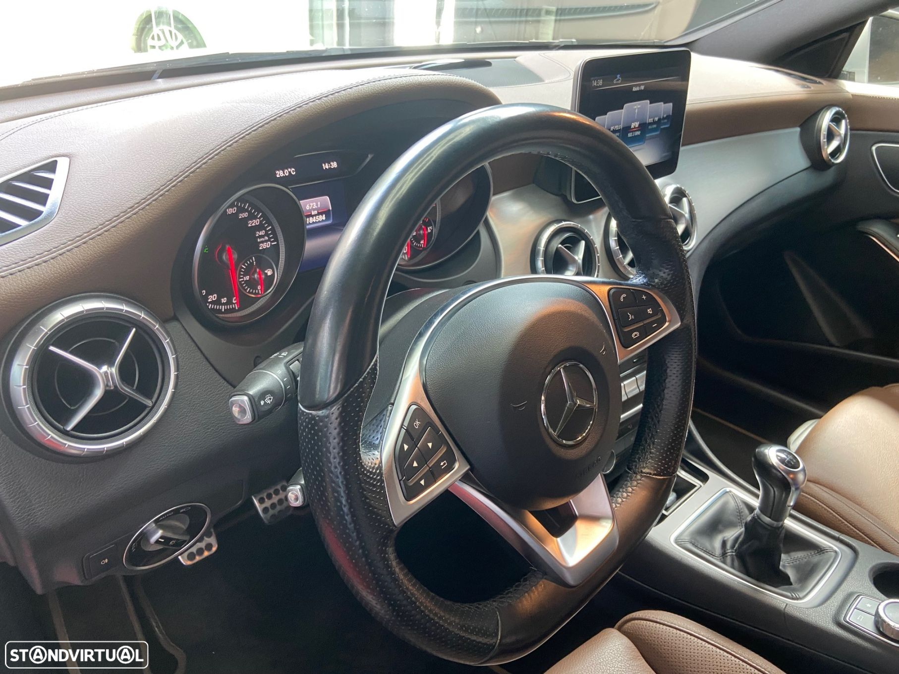 Mercedes-Benz CLA 180 d Shooting Brake AMG Line - 8