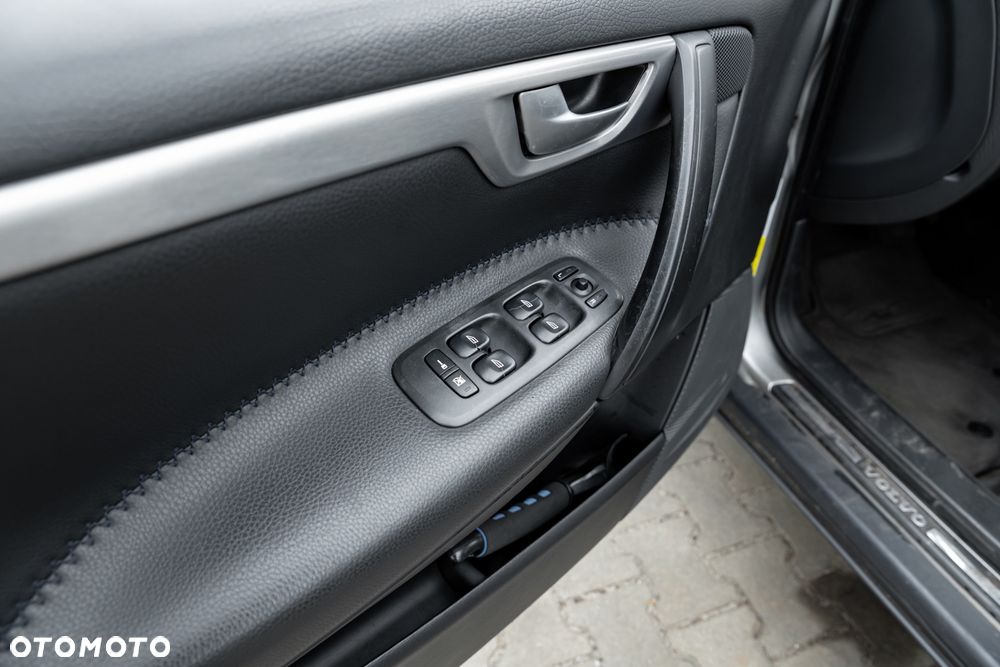 Volvo XC 70 D5 AWD Kinetic - 19