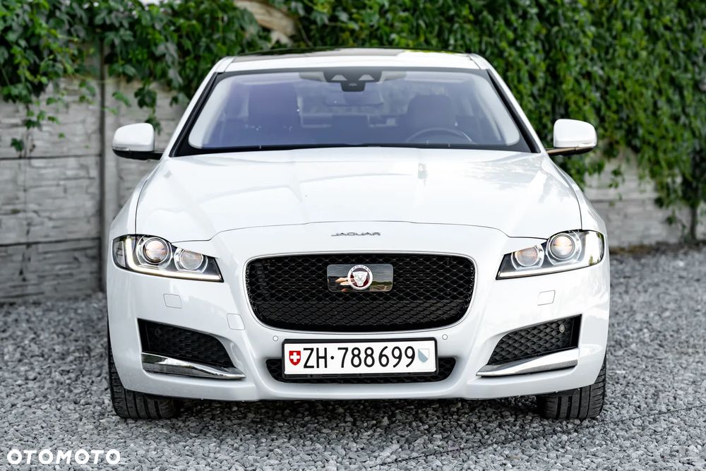 Jaguar XF 20d Prestige - 5