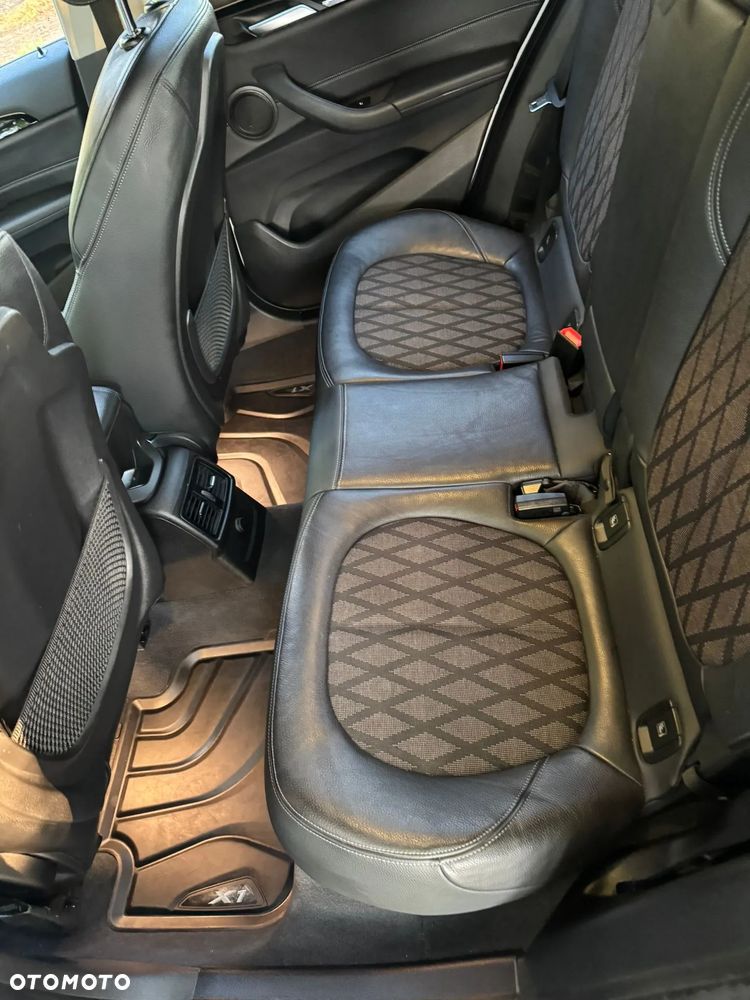 BMW X1 sDrive18i - 11