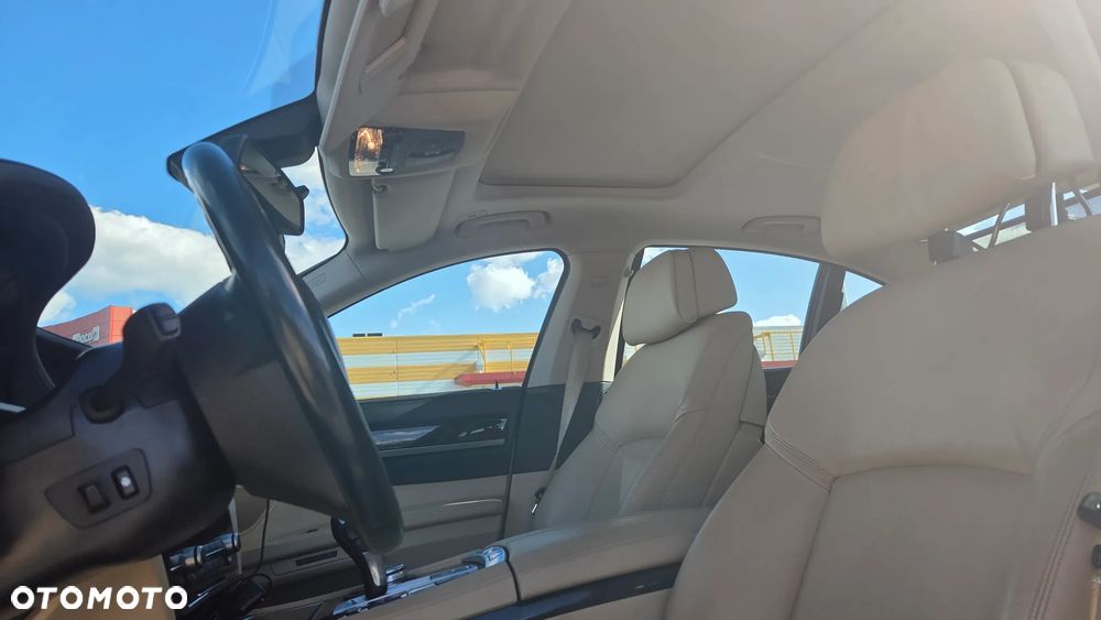 BMW Seria 7 - 26