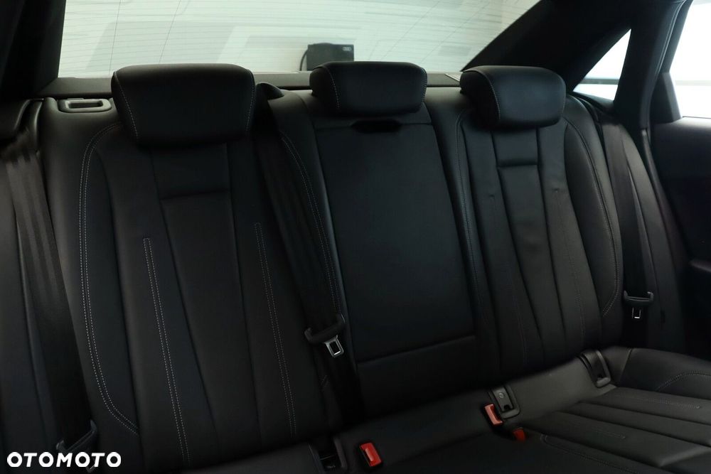 Audi A4 Limousine - 15