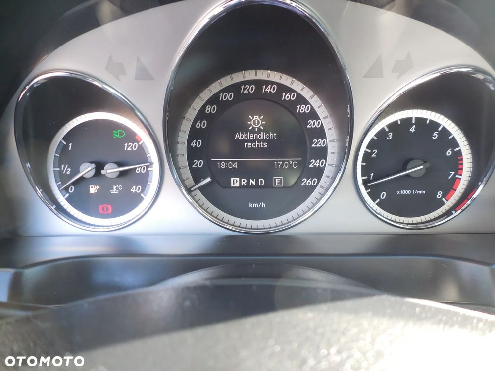 Mercedes-Benz Klasa C 180 CGI Automatik BlueEFFICIENCY - 23