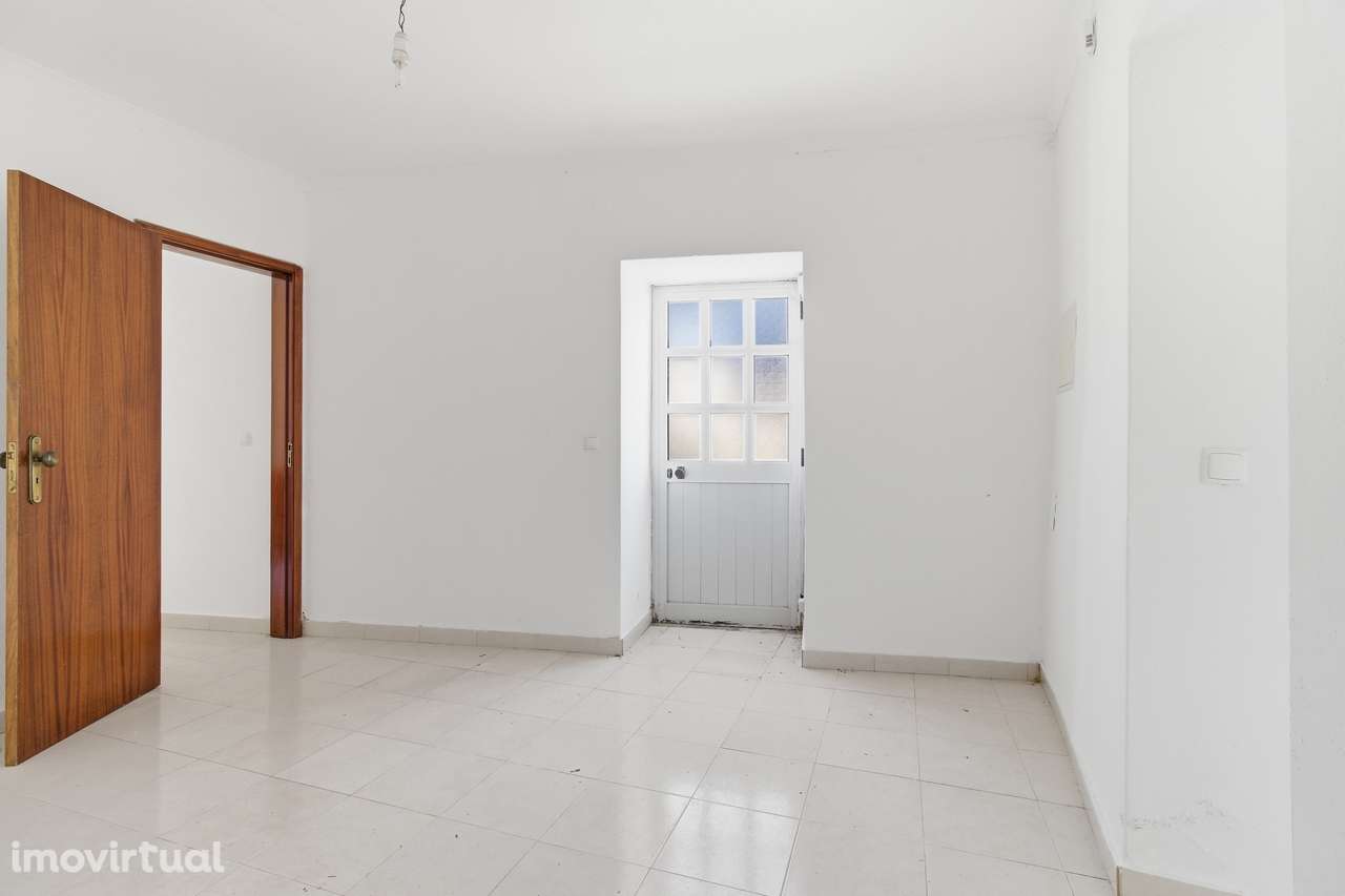 MORADIA T2 C/ LOGRADOURO EM VILA NOVA DA RAINHA - Grande imagem: 3/14