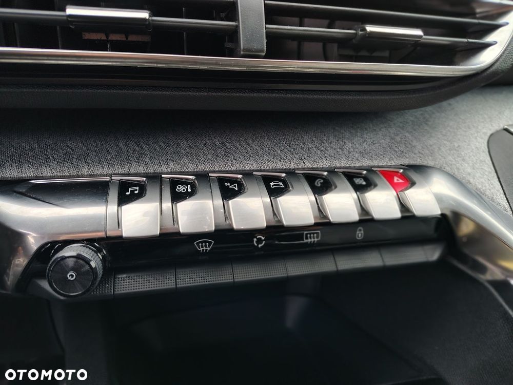 Peugeot 3008 1.2 PureTech GPF Allure S&S - 19