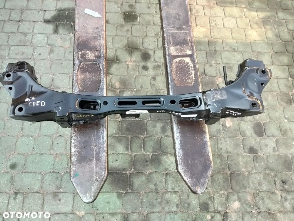 belka sanki wózek trawersa zawieszenia tył Kia Ceed II Hyundai i30 Orginał bez rdzy super stan import italy