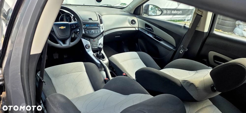 Chevrolet Cruze 1.6 LT - 16
