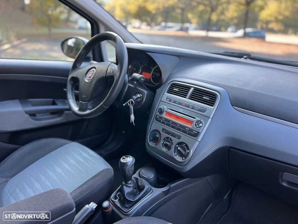 Fiat Grande Punto ver-1-4-8v-dualogic-dynamic - 9