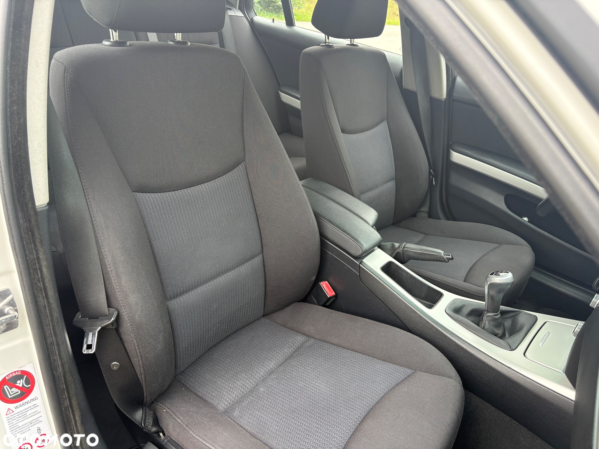 BMW Seria 3 318d DPF Touring - 12