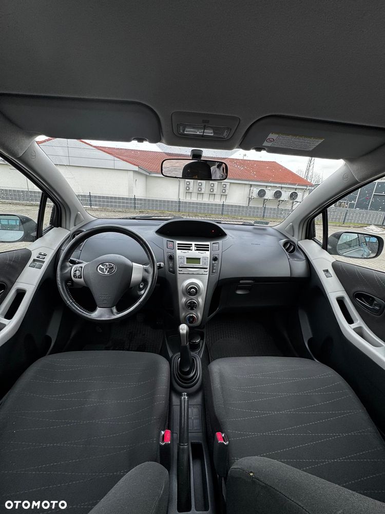 Toyota Yaris - 10