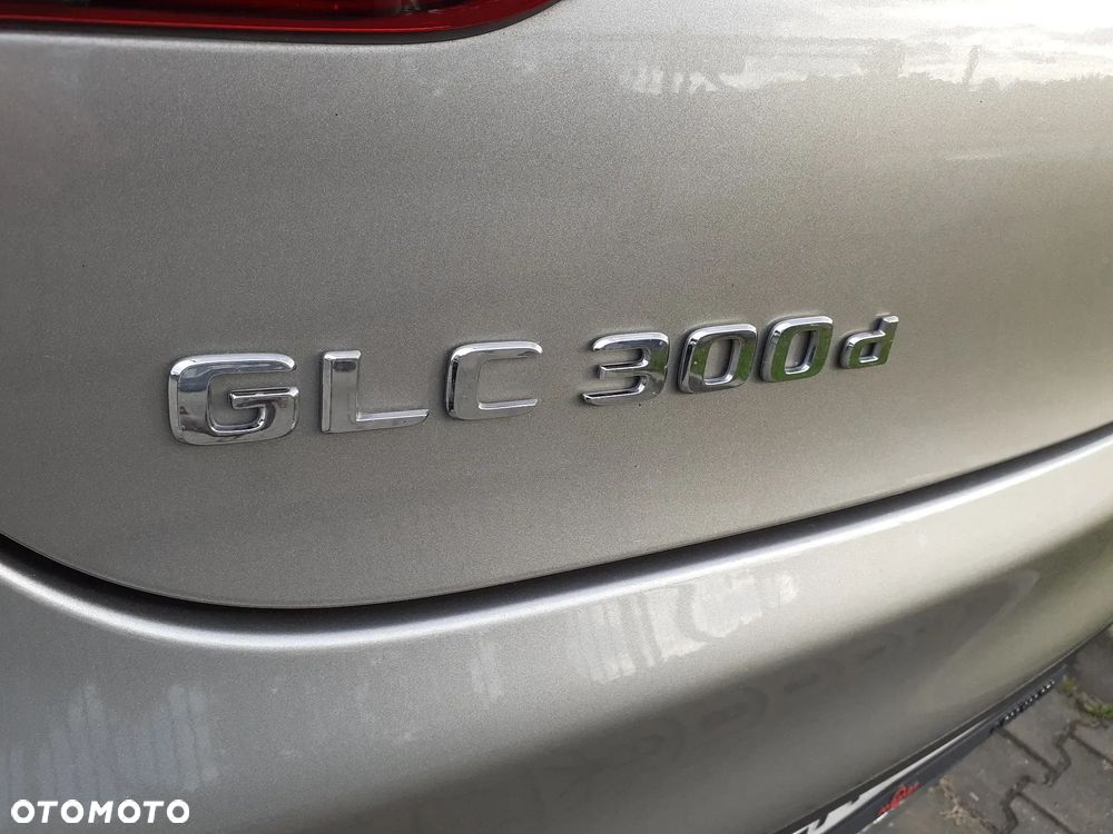 Mercedes-Benz GLC 300 d 4Matic 9G-TRONIC AMG Line - 9
