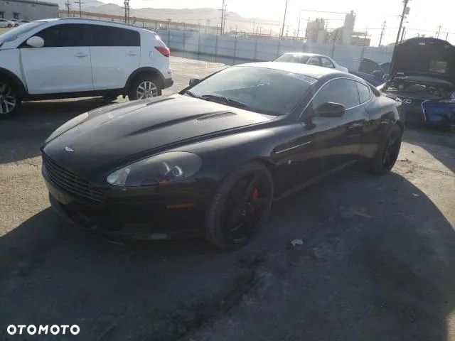 Aston Martin DB9 Standard - 18