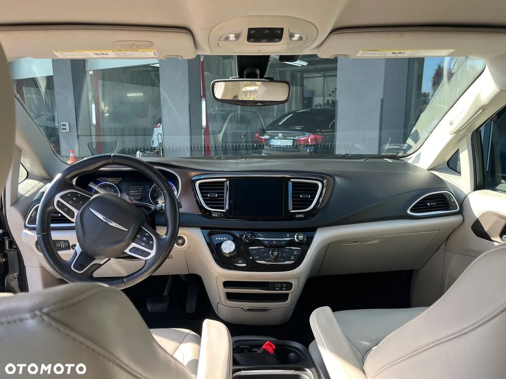 Chrysler Pacifica - 13