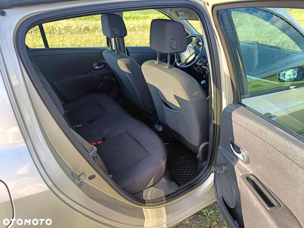 Renault Clio 1.2 16V Dynamique - 15
