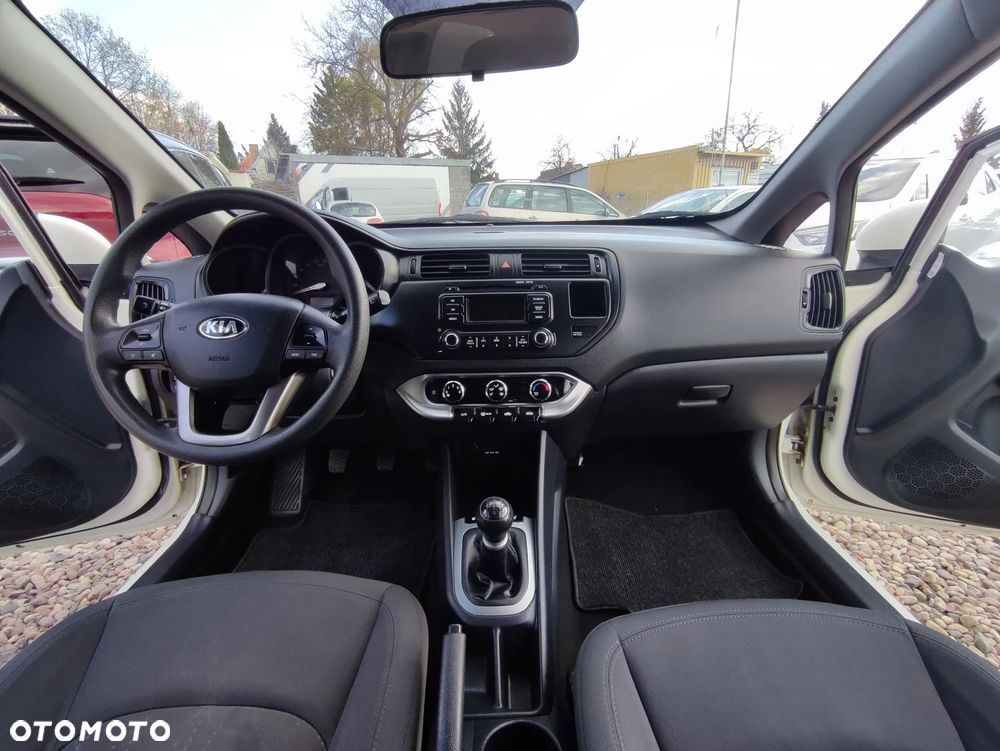 Kia Rio 1.2 Dream Team Edition - 16