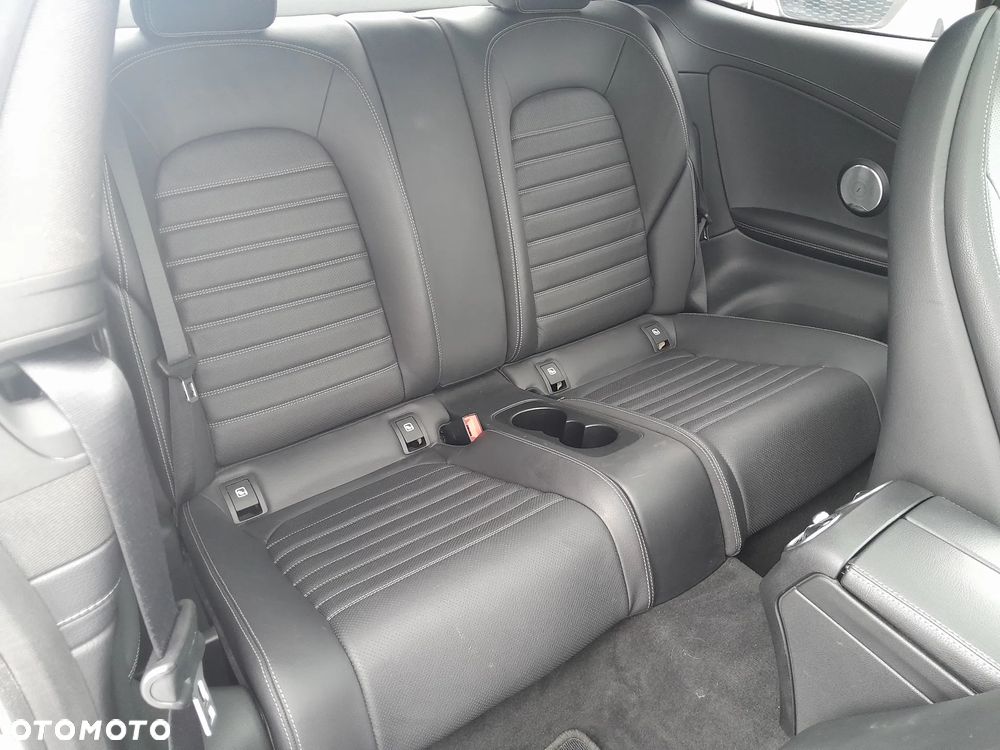 Mercedes-Benz Klasa C 300 9G-TRONIC - 22