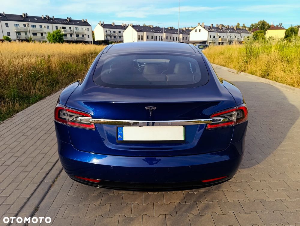 Tesla Model S - 11