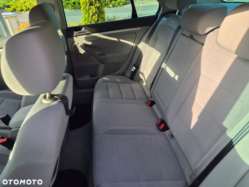 Volkswagen Jetta 1.6 Comfortline - 11