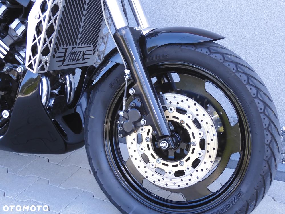 Yamaha V-MAX - 16
