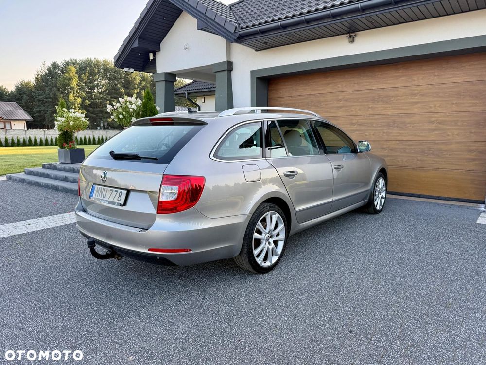 Skoda Superb 2.0 TDI Green tec DSG Elegance - 6