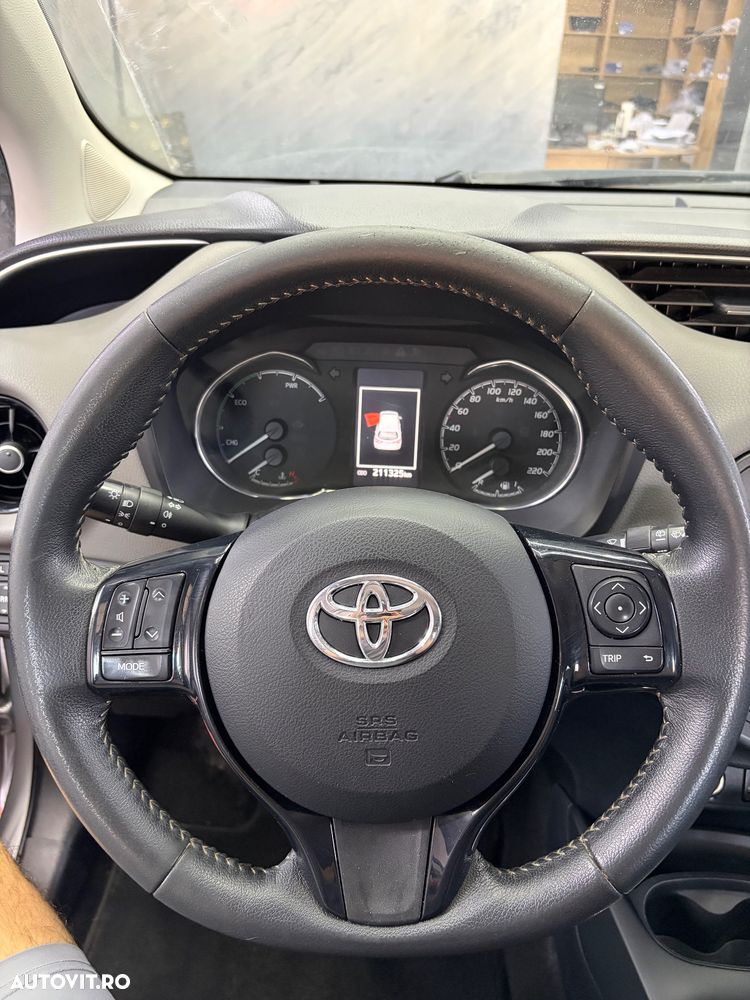 Toyota Yaris 1.5 VVT-i HSD Dynamic - 15