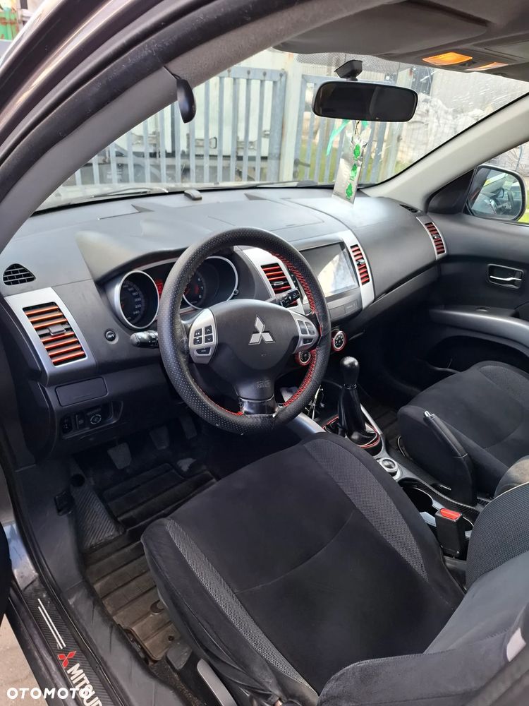 Mitsubishi Outlander 2.4 4WD Intense - 6