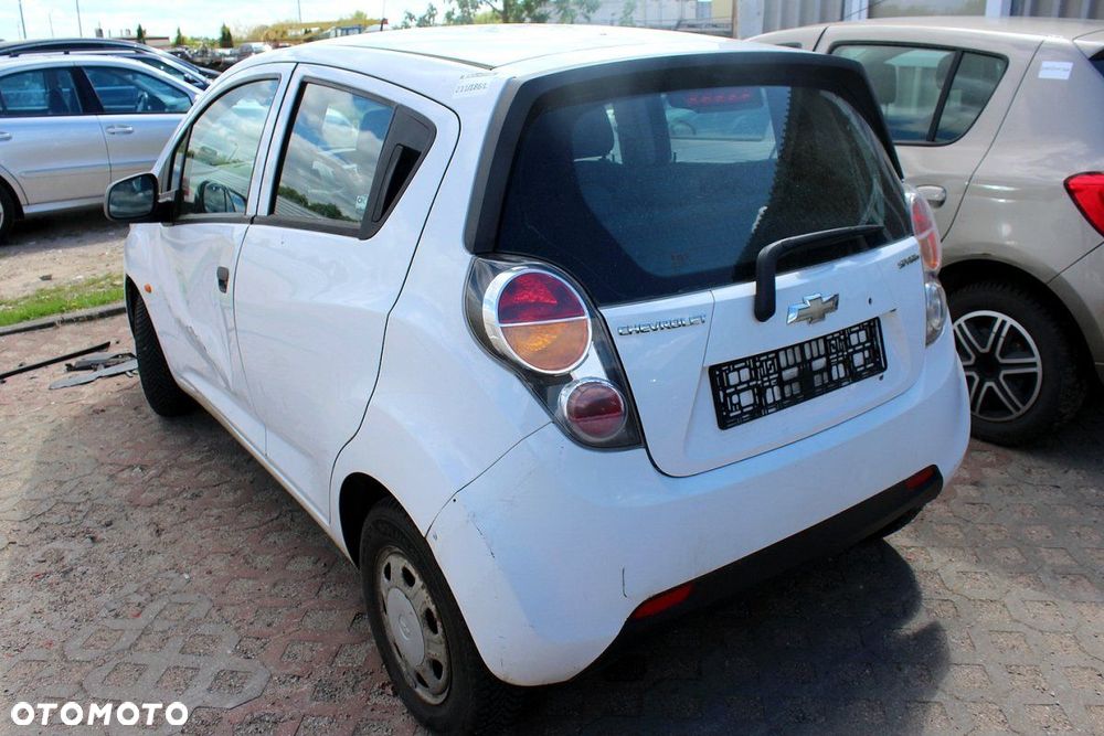Chevrolet Spark M300 2011 1.0i B10D1 HB5D (MASKA, ZDERZAK, LAMPA, BŁOTNIK, DRZWI, SZYBA, FOTEL) - 4