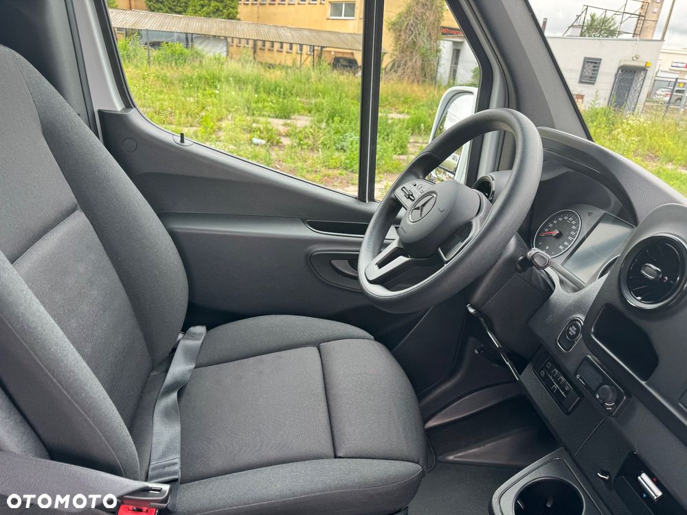 Mercedes-Benz Sprinter - 4