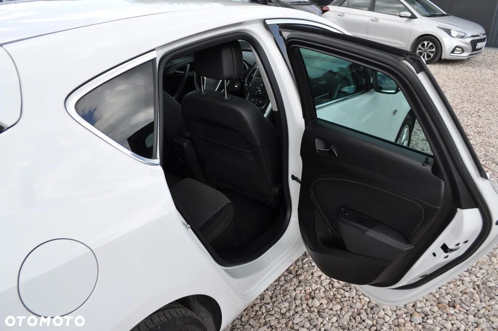 Opel Astra 1.4 Turbo Exklusiv - 18