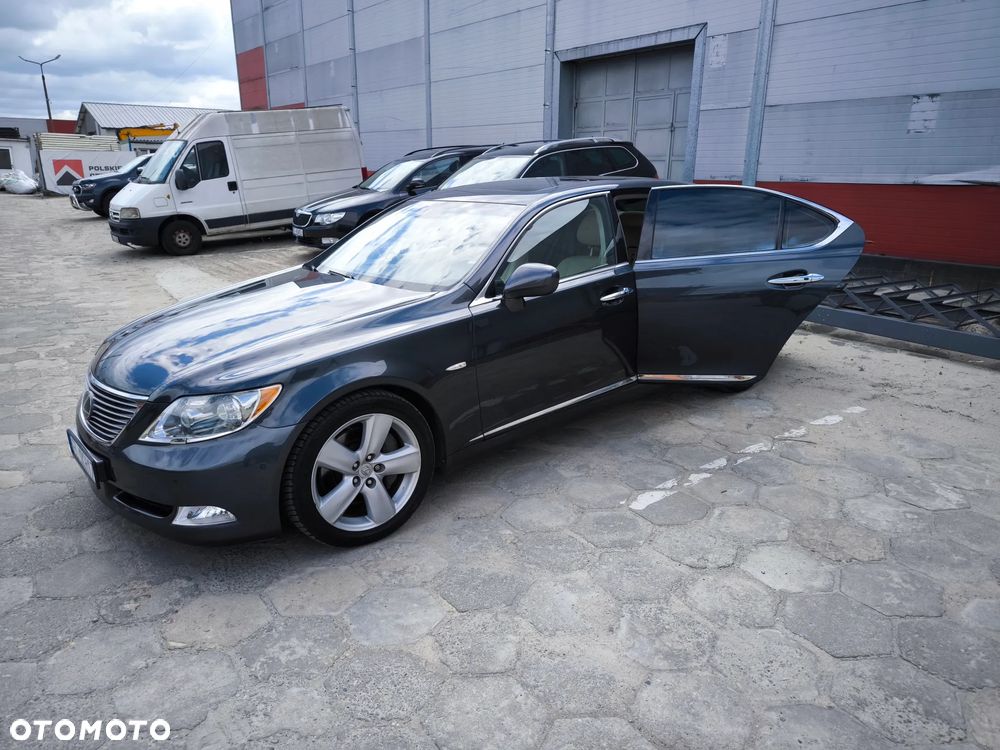Lexus LS - 10