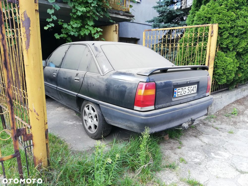 Opel Omega 2.0i GL - 9