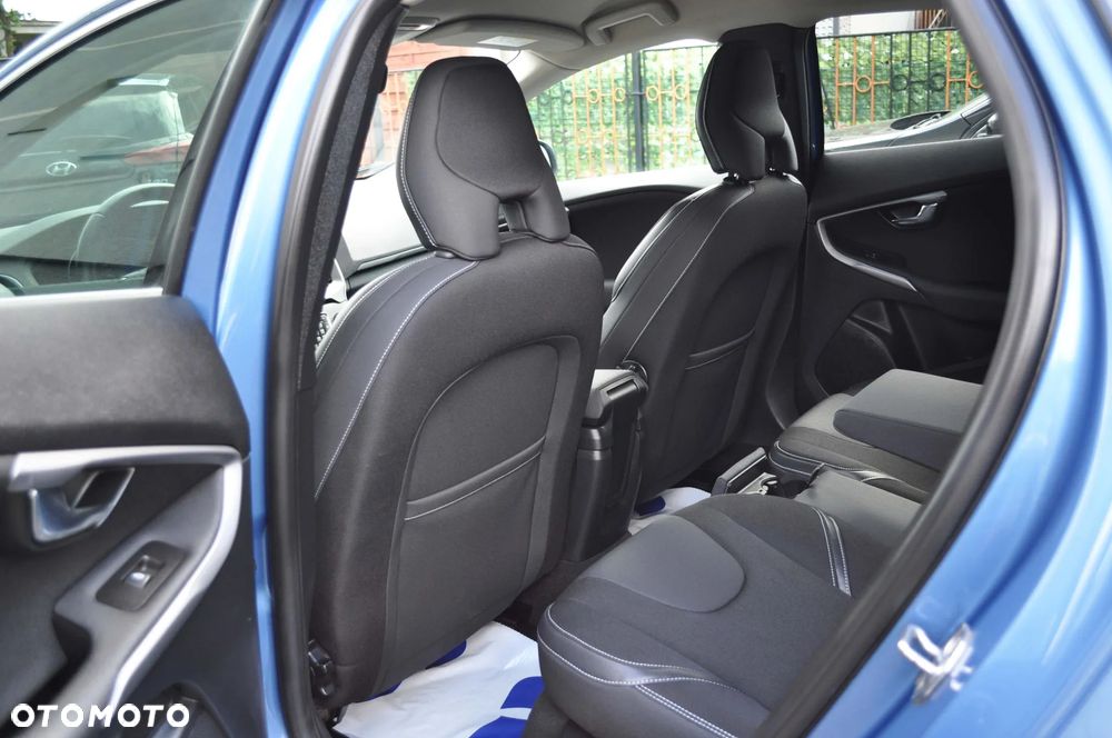 Volvo V40 T2 Momentum - 18