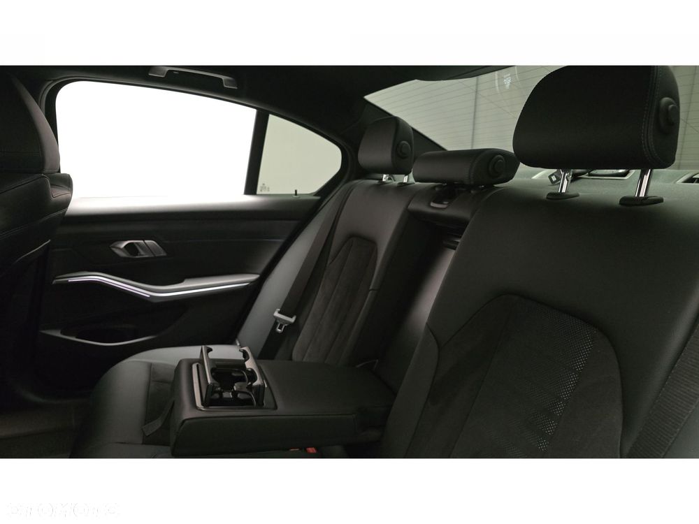 BMW Seria 3 320d xDrive mHEV M Sport - 23