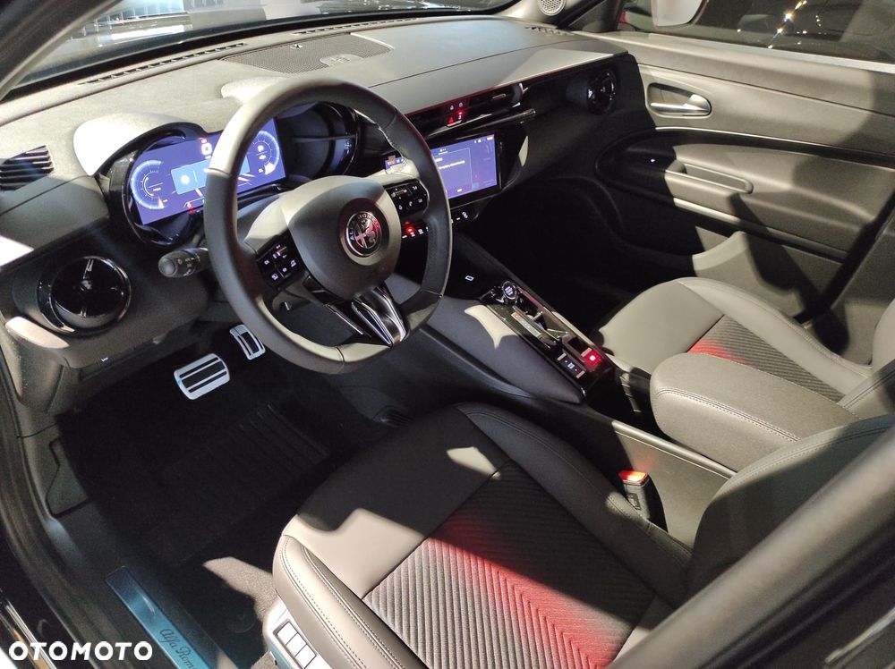 Alfa Romeo Junior 1.2 mHEV Ti eDCT - 17