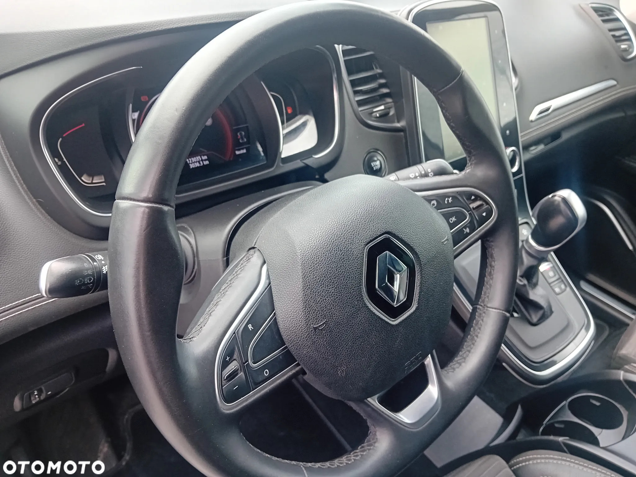 Renault Grand Scenic TCe 140 GPF EDC TECHNO - 17