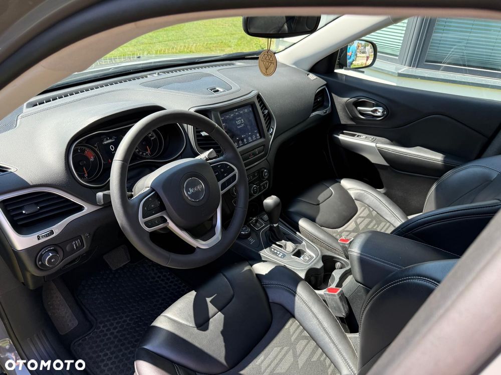 Jeep Cherokee - 8