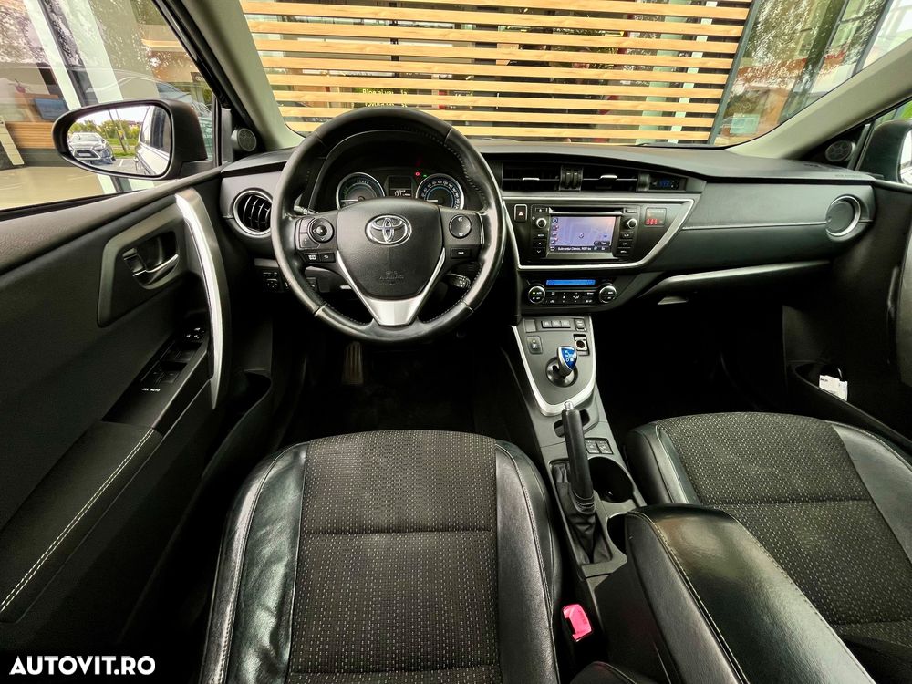 Toyota Auris - 11