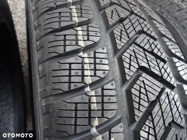 215/65/R17  99 H Pirelli Scorpion Winter - 4