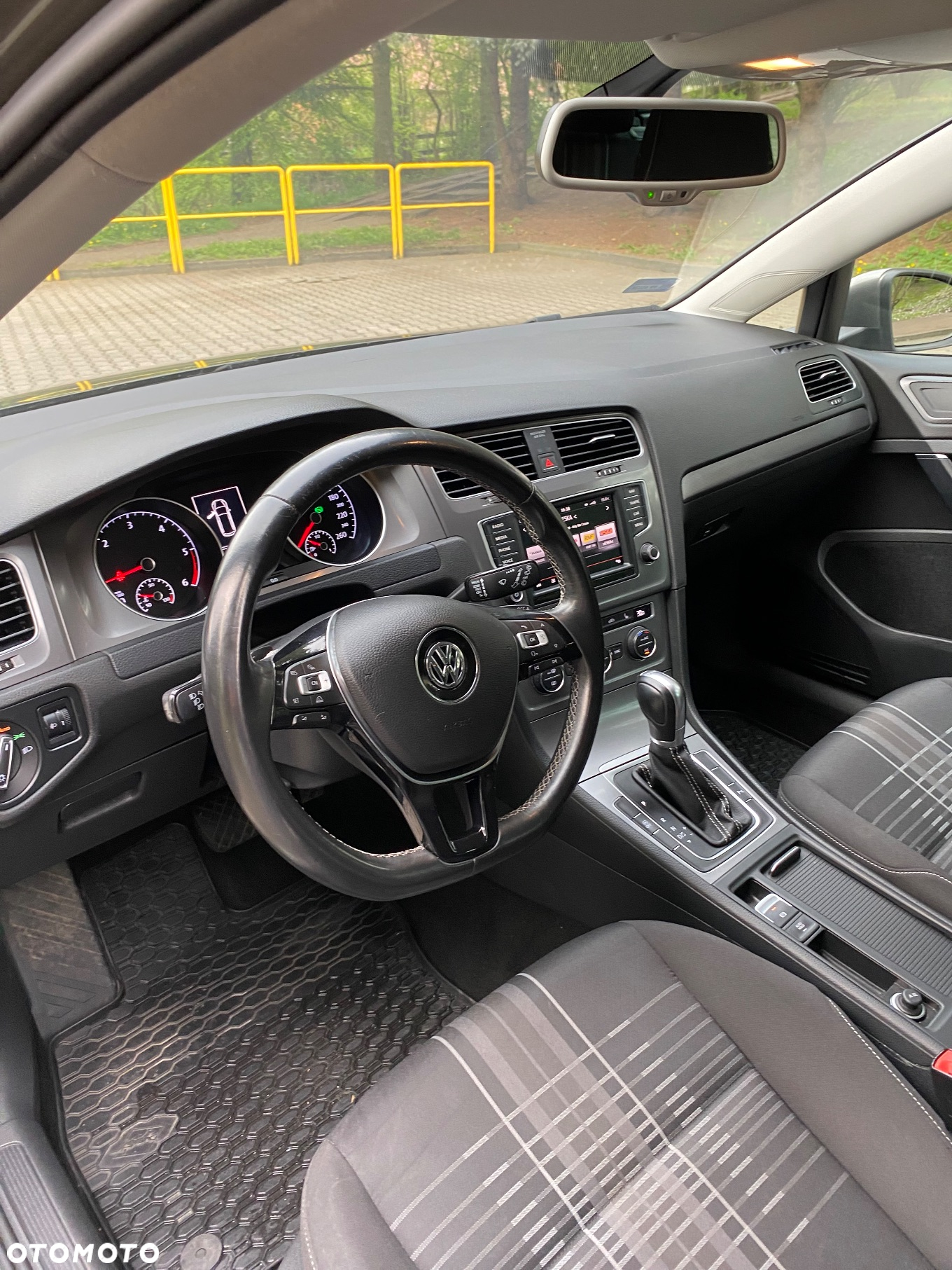 Volkswagen Golf 1.6 TDI BlueMotion Technology DSG Lounge - 29