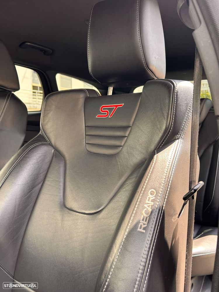 Ford Focus Turnier 2.0 EcoBoost ST c/ Pack Pele Desportiva - 22