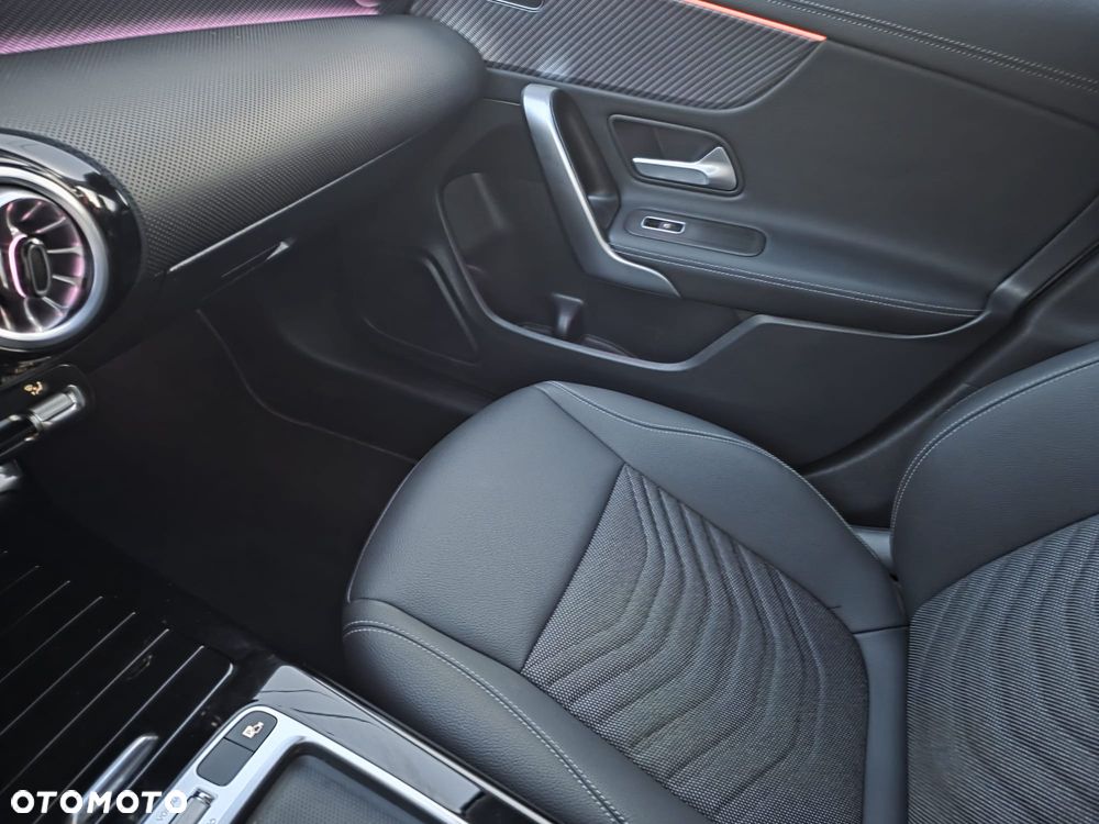 Mercedes-Benz CLA 180 d Progressive 8G-DCT - 23