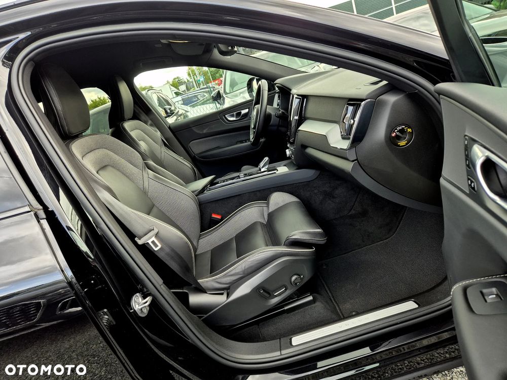Volvo XC 60 B4 D AWD R-Design - 9