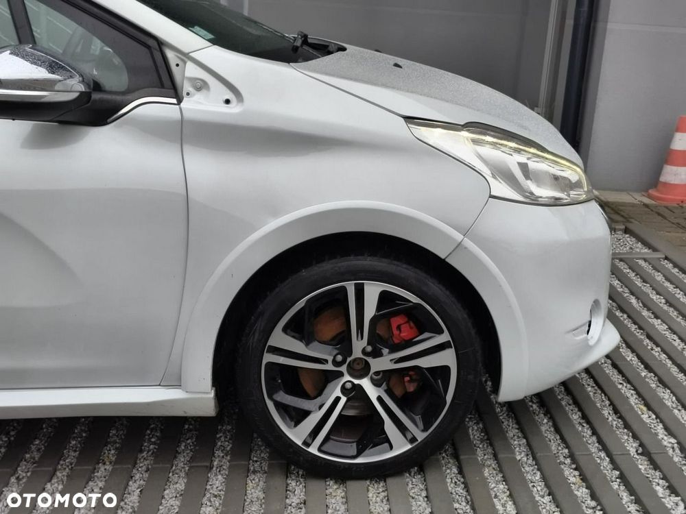 Peugeot 208 - 17