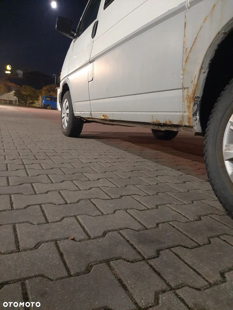 Volkswagen Caravelle - 14