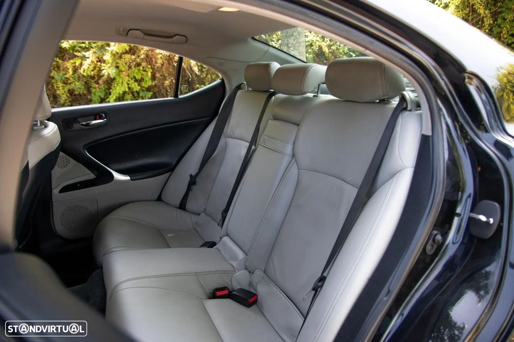 Lexus IS 200 d P.Executive 6G - 22