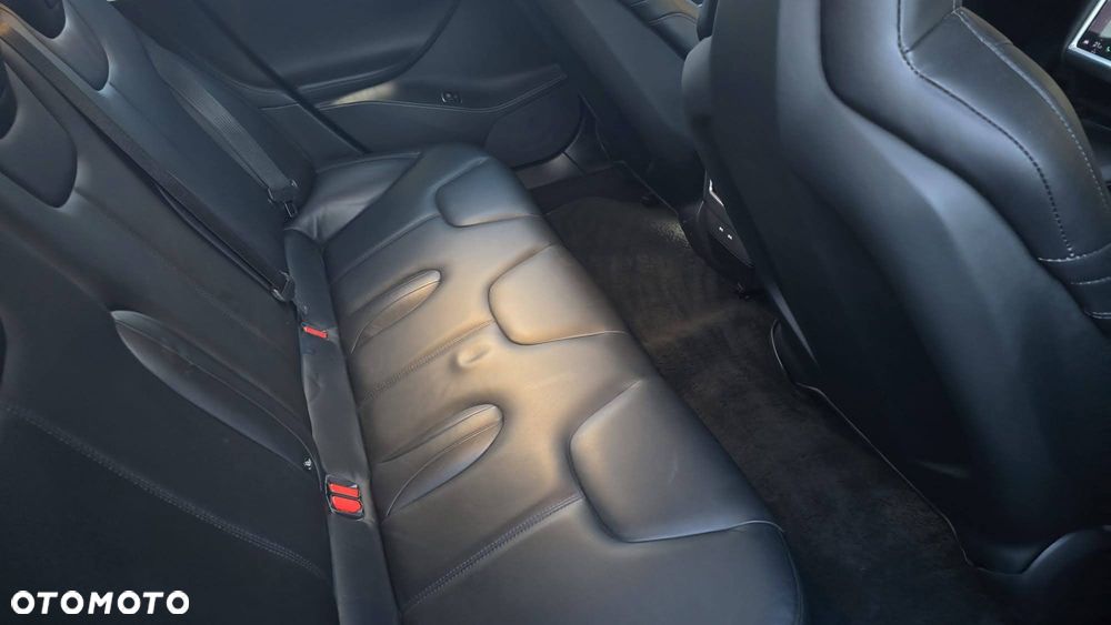 Tesla Model S - 24