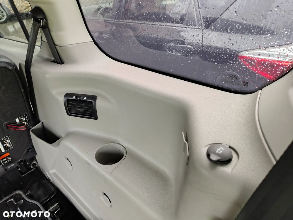 Ford Tourneo Connect Grand - 23
